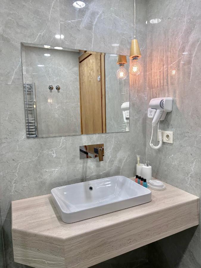 تبليسي Hotel Embassy المظهر الخارجي الصورة